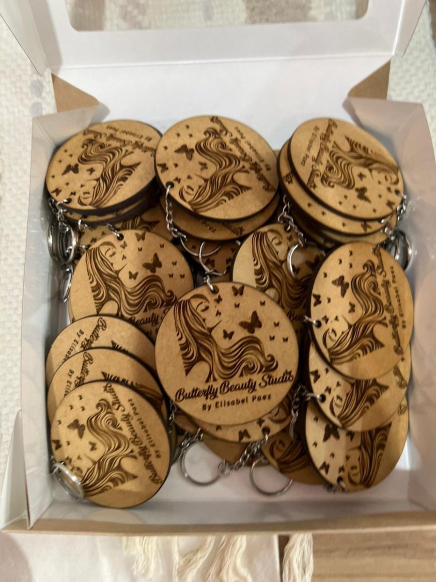 Llavero en madera con grabado láser de alta calidad