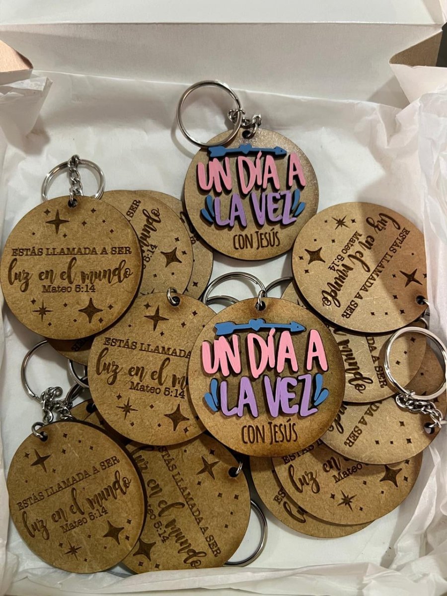 Llaveros personalizados ideales para regalos y eventos – Feltcraft RD