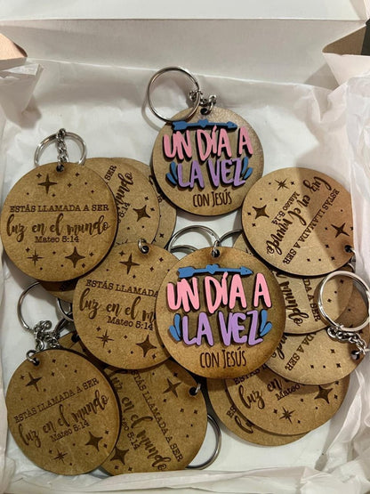 Llaveros personalizados ideales para regalos y eventos – Feltcraft RD