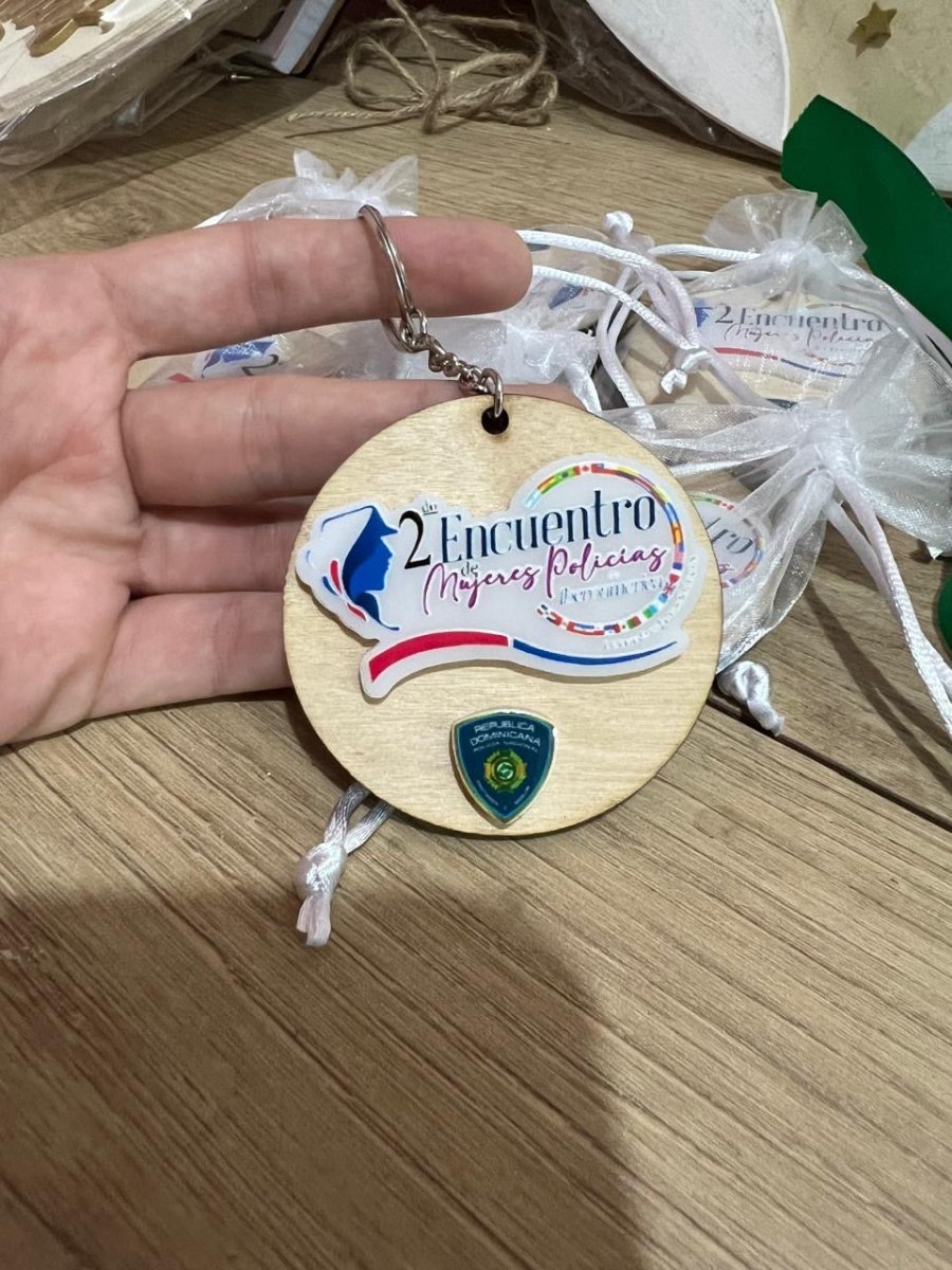 Llavero pintado a mano con nombre o frase.