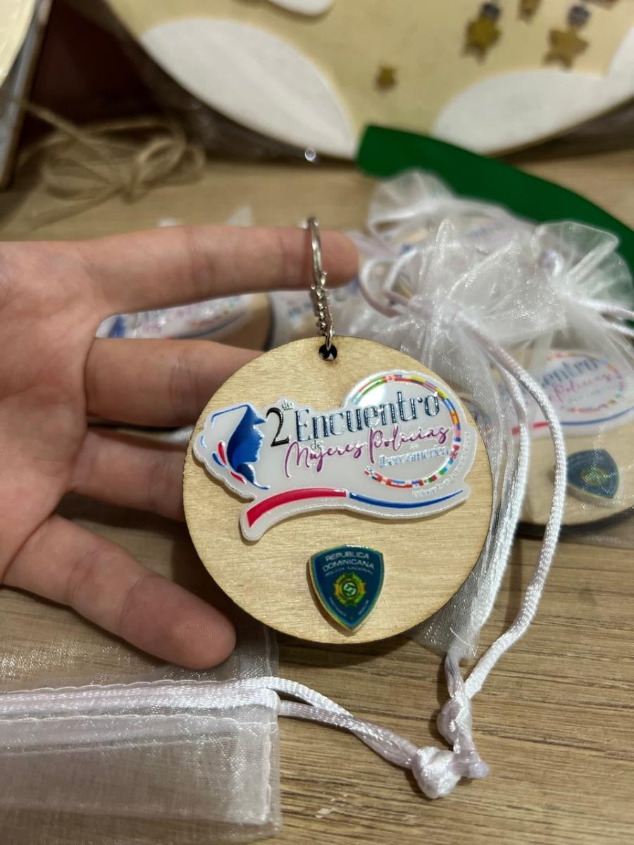 Llavero pintado a mano con nombre o frase.