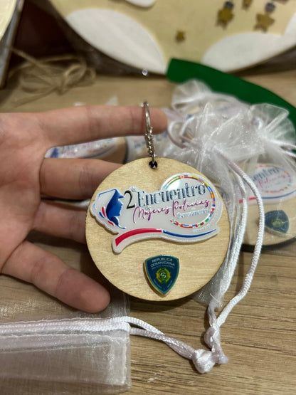 Llavero pintado a mano con nombre o frase.