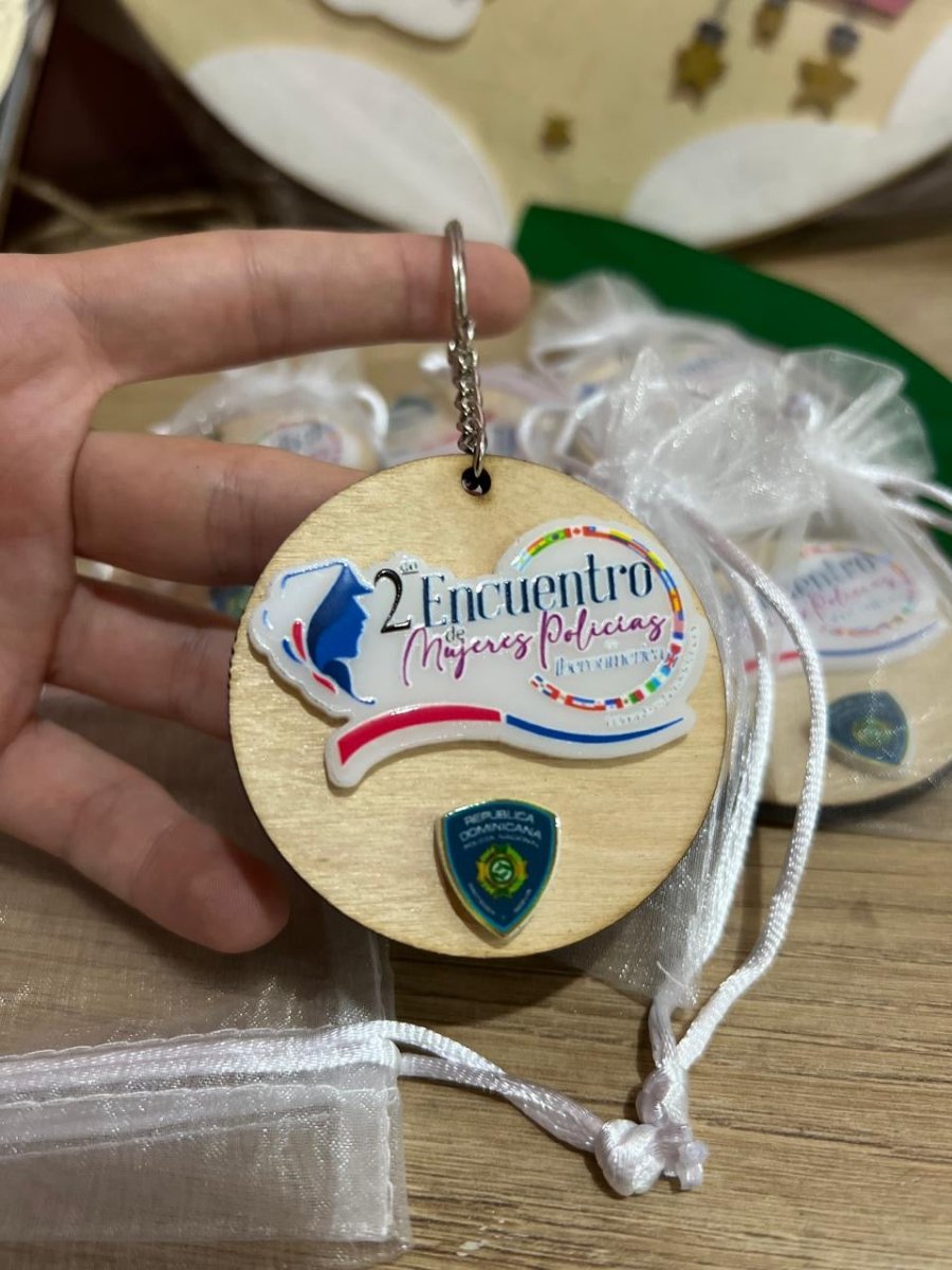 Llavero pintado a mano con nombre o frase.