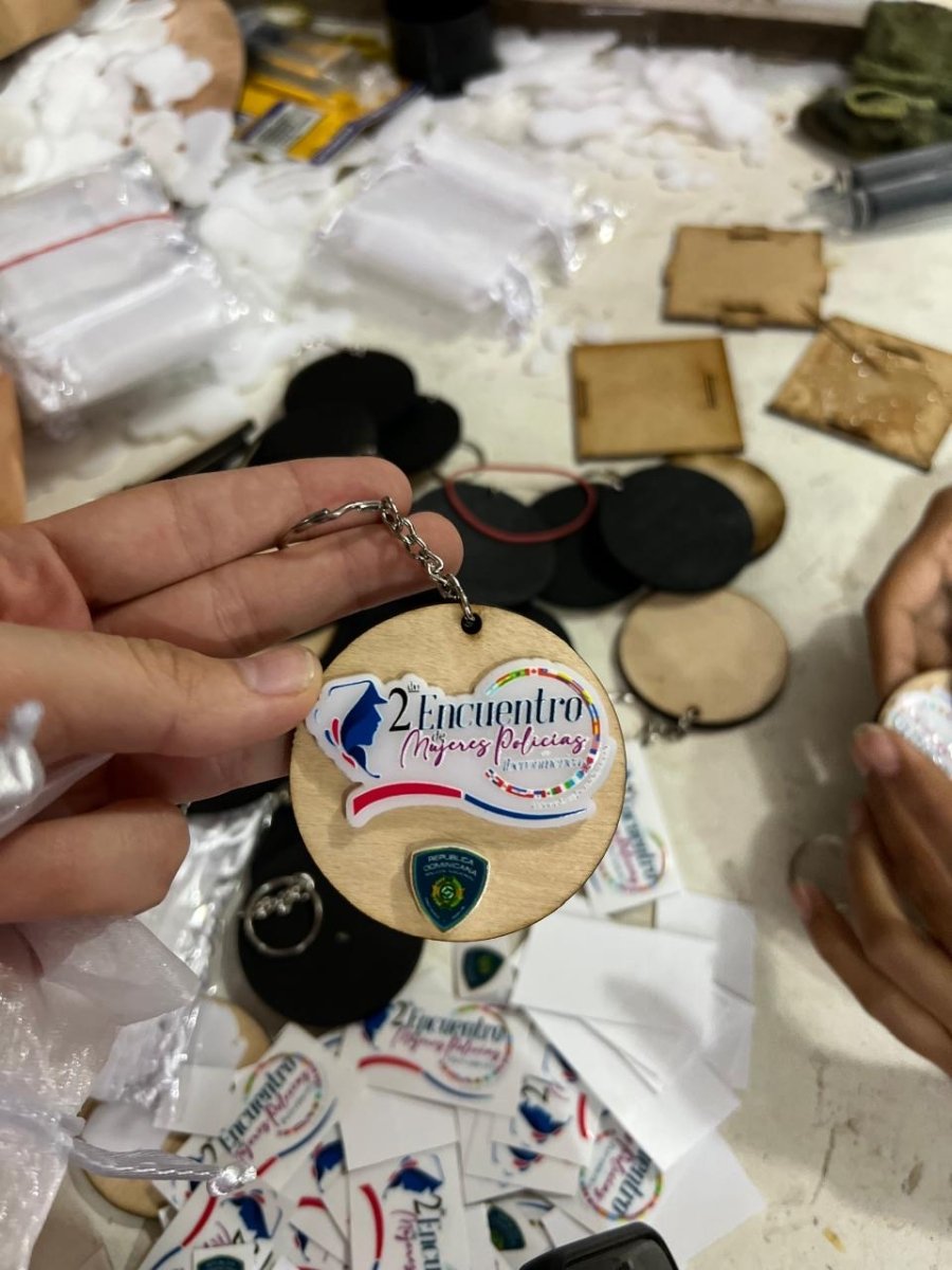 Llavero pintado a mano con nombre o frase.