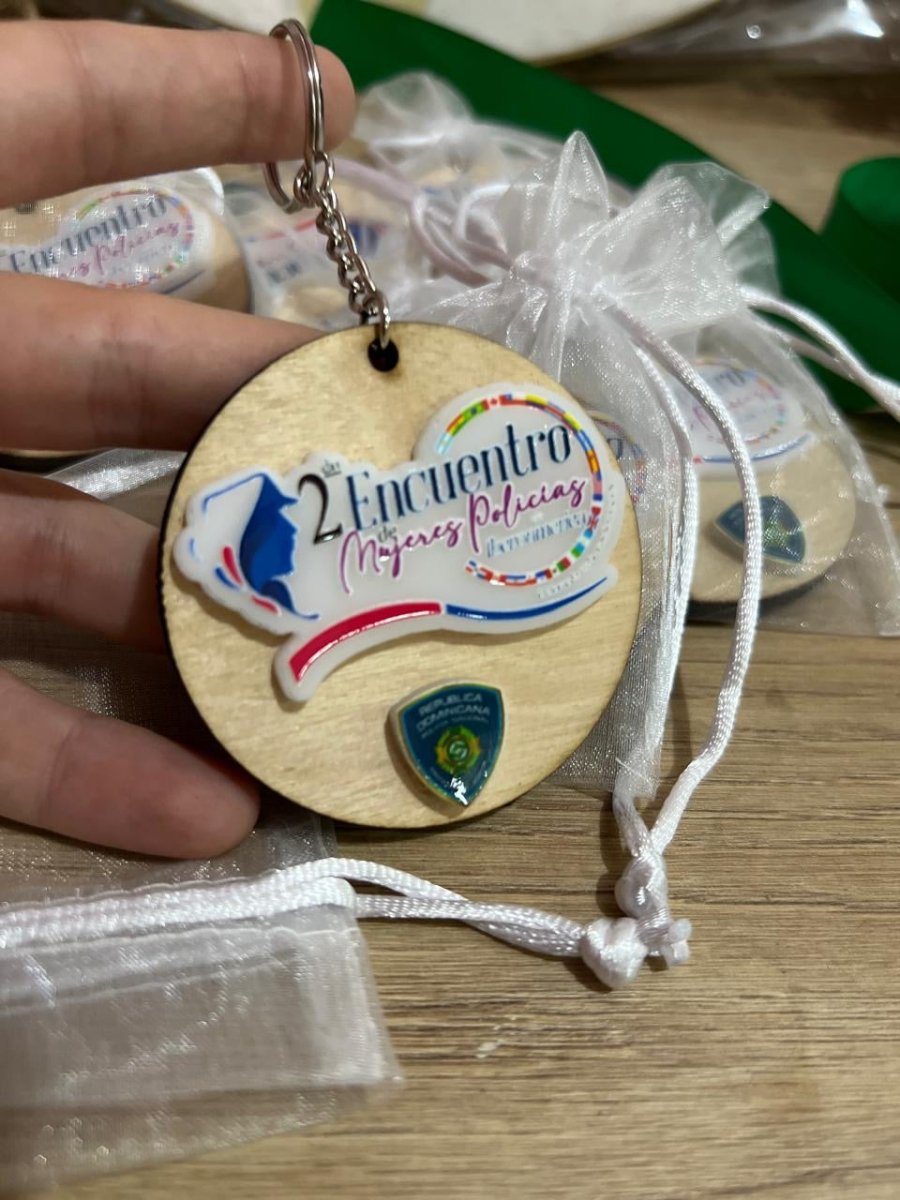 Llavero pintado a mano con nombre o frase.