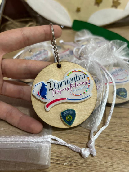 Llavero pintado a mano con nombre o frase.