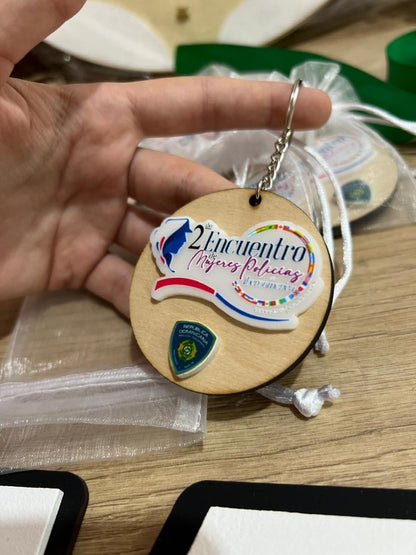 Llavero pintado a mano con nombre o frase.