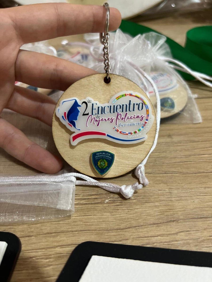 Llavero pintado a mano con nombre o frase.