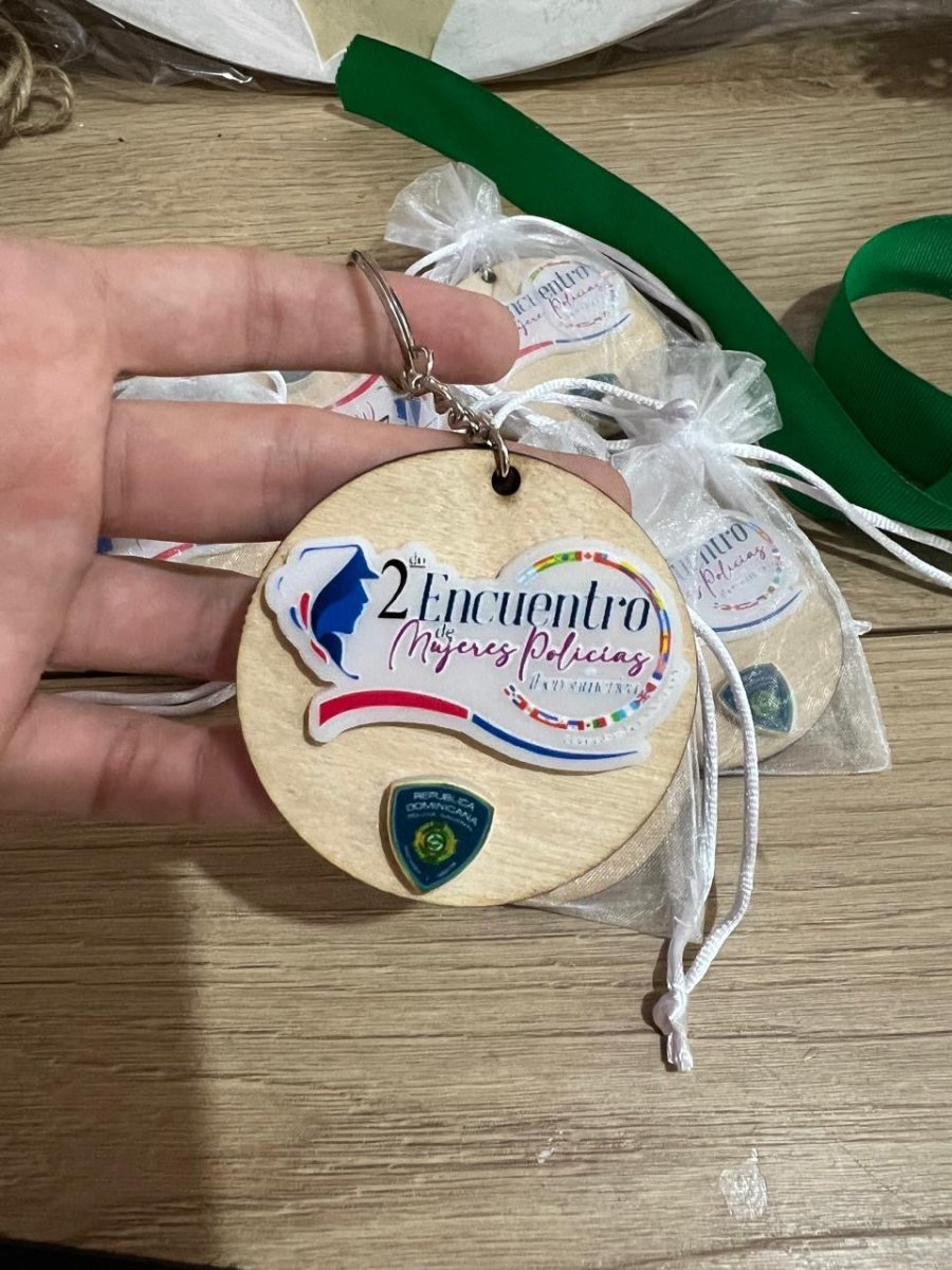 Llavero pintado a mano con nombre o frase.