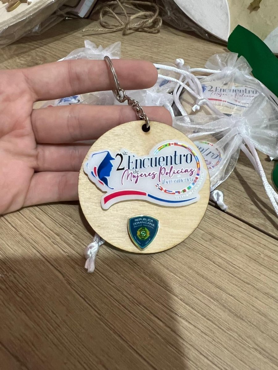 Llavero pintado a mano con nombre o frase.