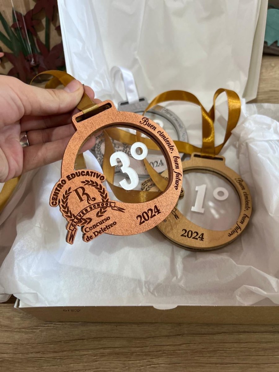 Medallas personalizadas en madera Santo Domingo