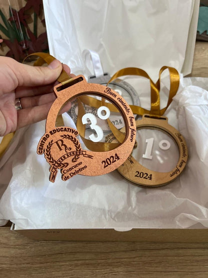 Medallas personalizadas en madera Santo Domingo