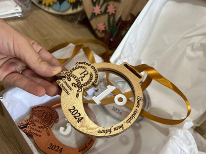 Medalla grabada con nombre o frase personalizada