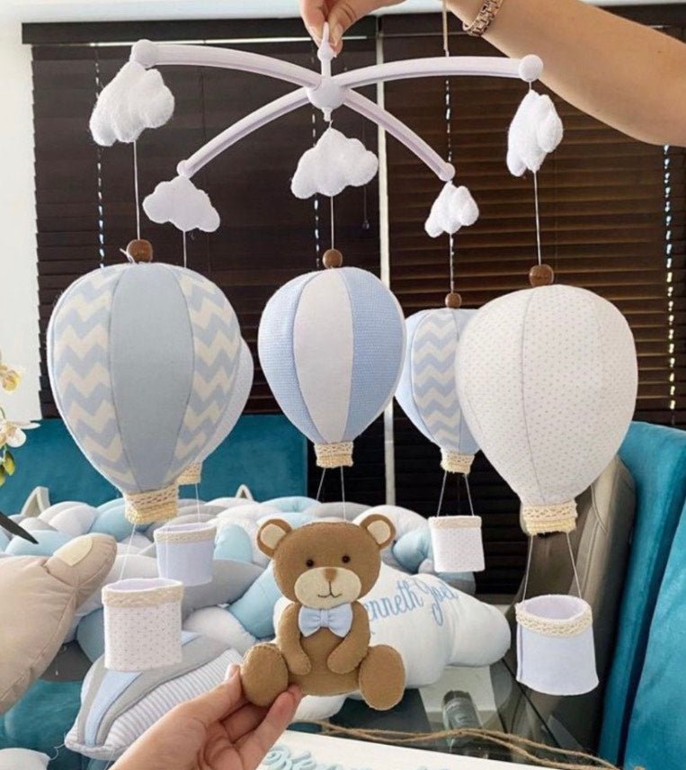 Móvil de cuna con globos aerostáticos de tela personalizado para bebé - Felt Craft RD