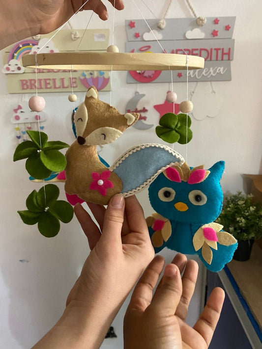 Móvil de cuna de animalitos de tela personalizado para decoración de bebé - Felt Craft RD