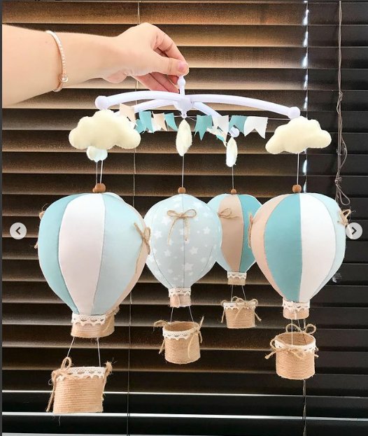 Móvil de cuna de tela personalizado con globos aerostáticos para habitación de bebé - Felt Craft RD