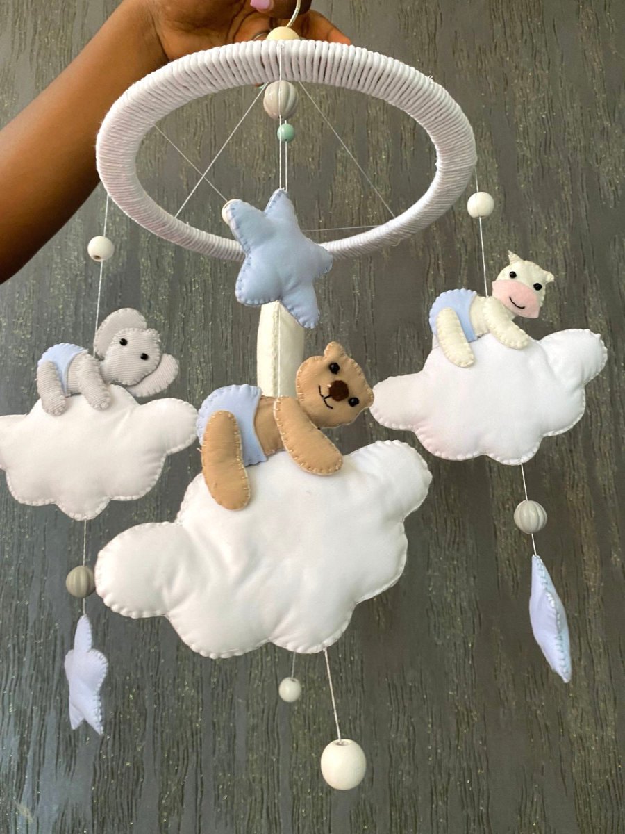 Móvil de cuna de tela personalizado con nubes, estrellas y lunas para regalo de bebé - Felt Craft RD