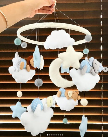 Móvil de cuna de tela personalizado con nubes, estrellas y lunas para regalo de bebé - Felt Craft RD