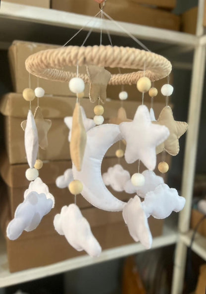 Móvil infantil personalizado para habitación de bebé – Feltcraft RD