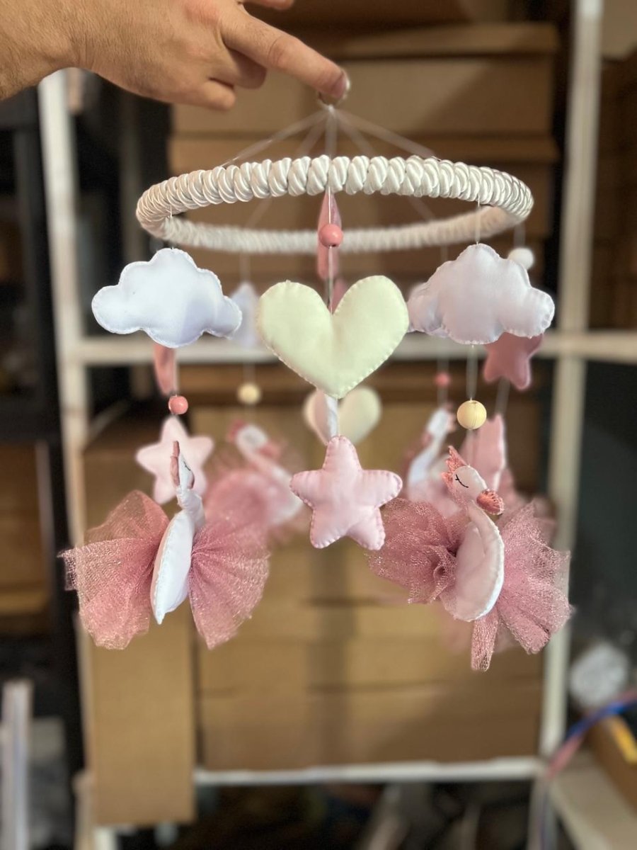 Móvil de cuna personalizado con ositos en fieltro – Feltcraft RD