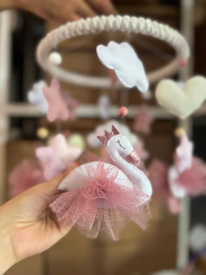 Móvil de cuna en fieltro para baby shower – Feltcraft RD