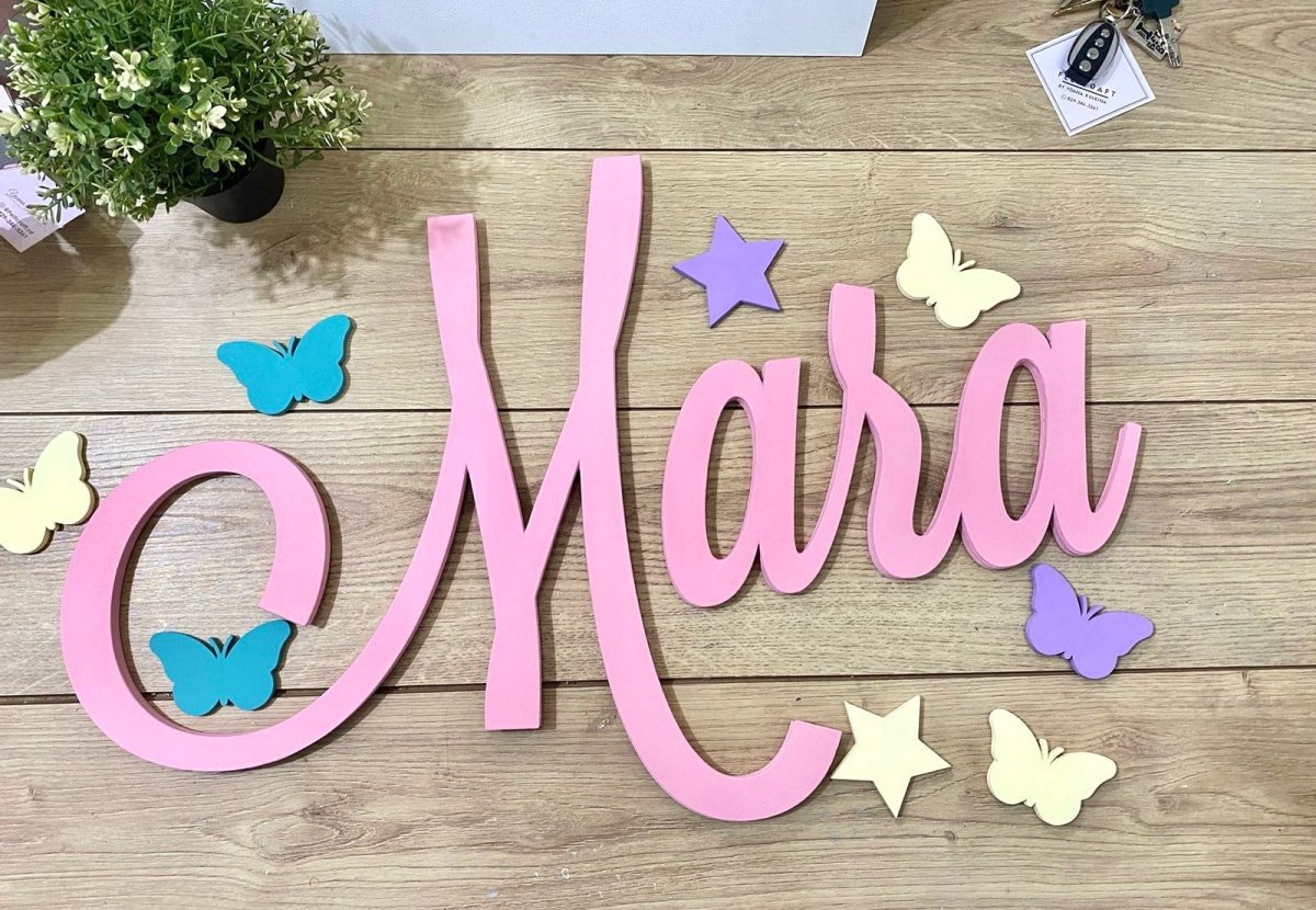 Nombre con estrellas y mariposas personalizado para habitación de niña - Felt Craft RD