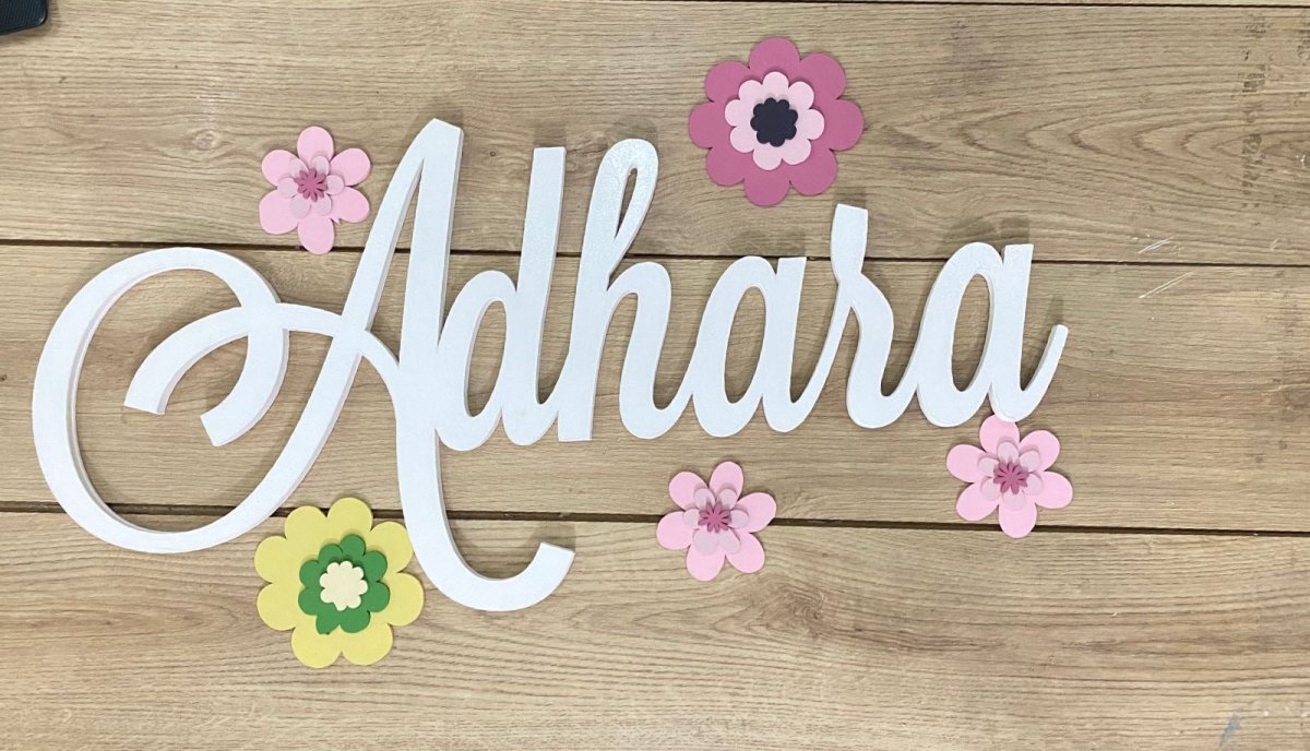 Nombre con flores personalizado de madera para pared - Felt Craft RD