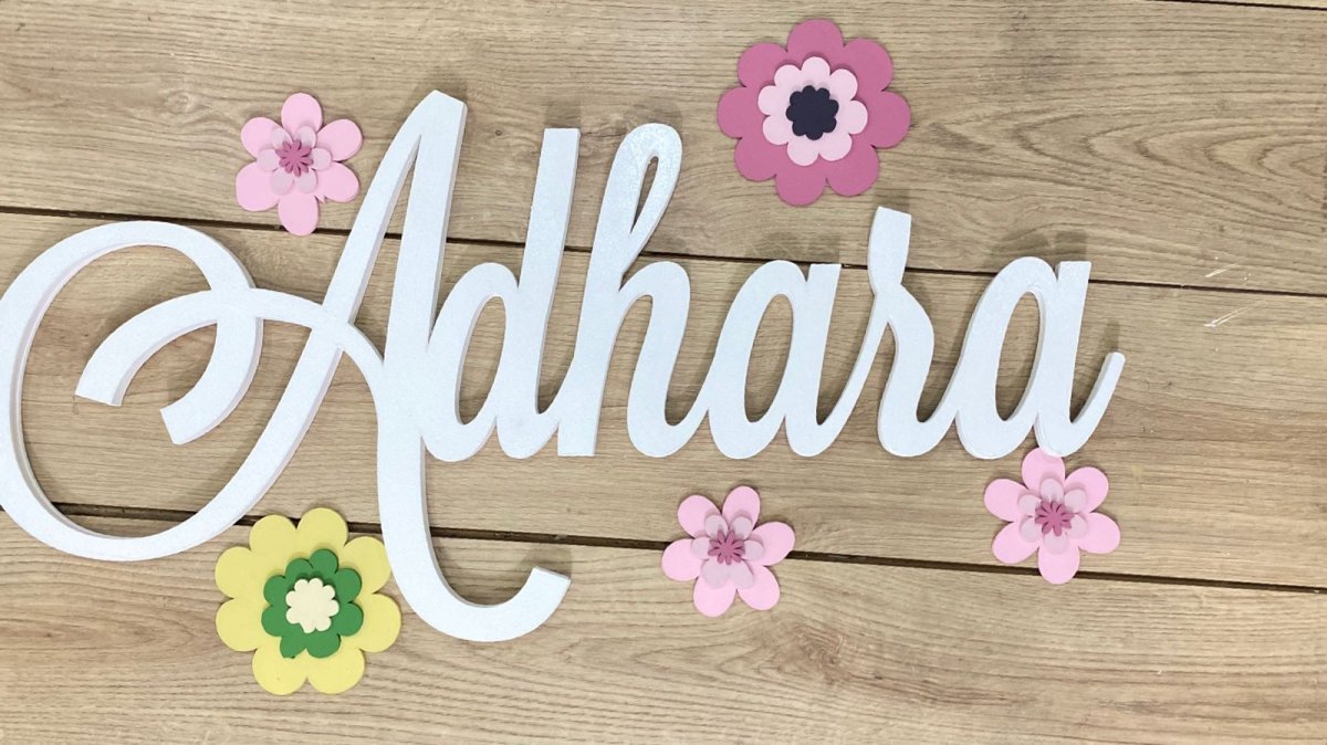 Nombre con flores personalizado de madera para pared - Felt Craft RD