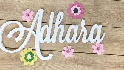 Nombre con flores personalizado de madera para pared - Felt Craft RD