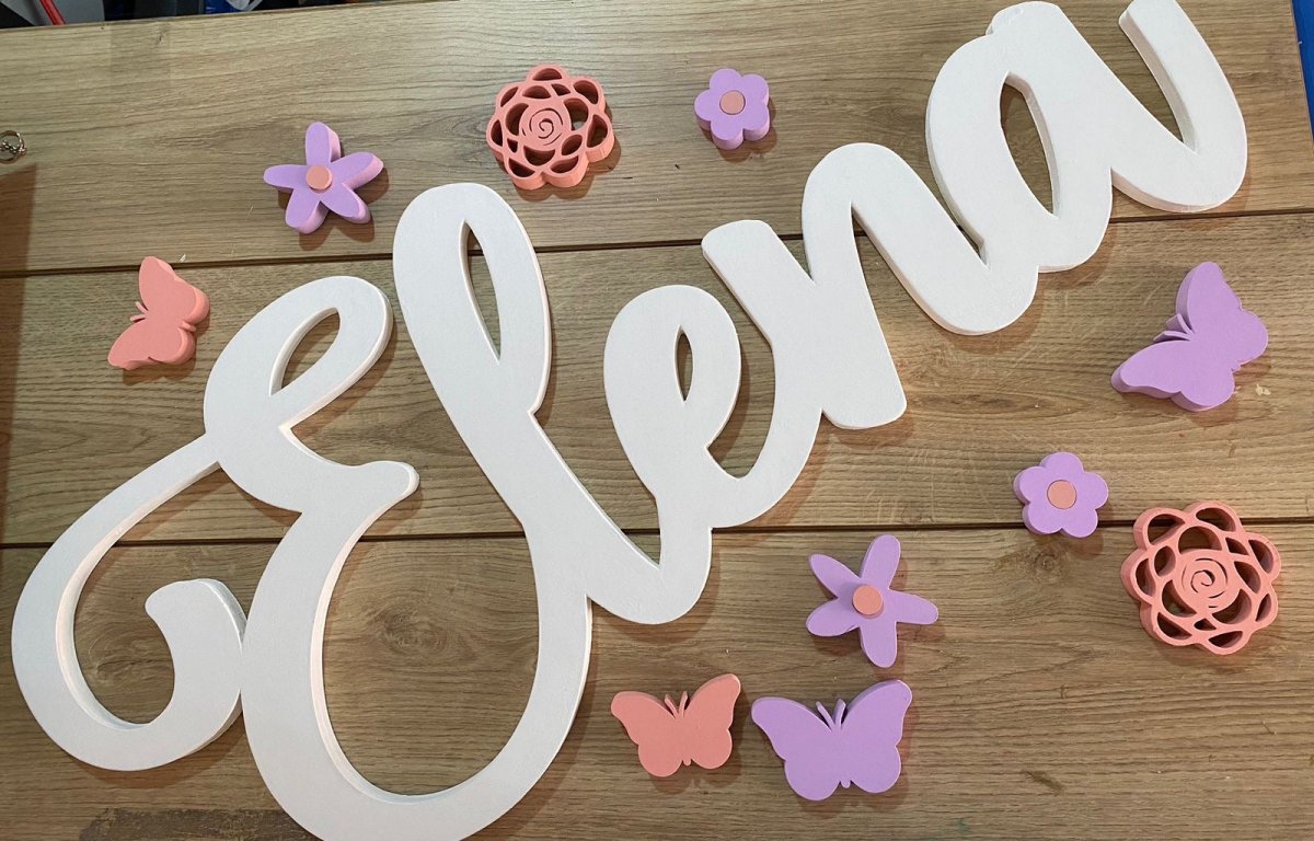 Nombre personalizado con flores y mariposas para docoración de pared - Felt Craft RD