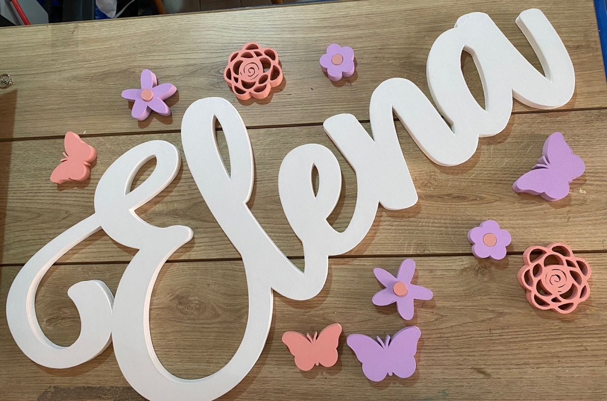 Nombre personalizado con flores y mariposas para docoración de pared - Felt Craft RD