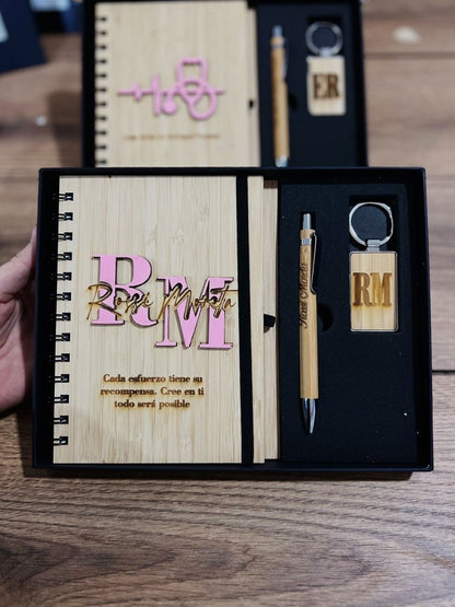 Personalizacion libreta lapicero y llavero en madera - Felt Craft RD