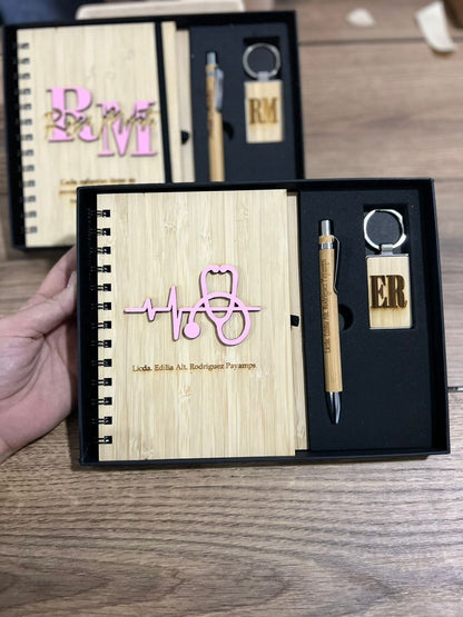 Personalizacion libreta lapicero y llavero en madera - Felt Craft RD