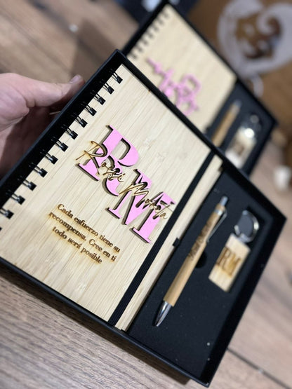 Personalizacion libreta lapicero y llavero en madera - Felt Craft RD