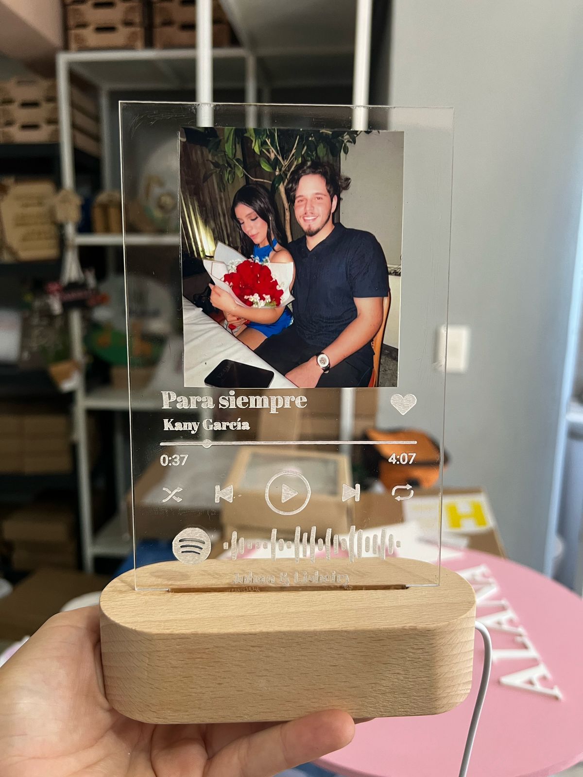 personalizacion de lampara con foto y cancion de spotify