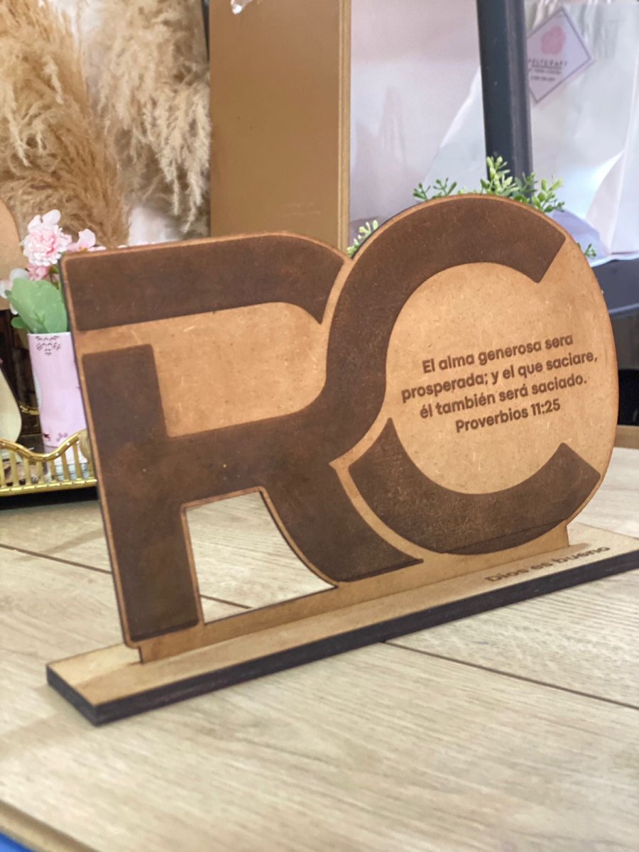 Pisapapeles para empresas personalizados de madera en Santo Domingo - Felt Craft RD