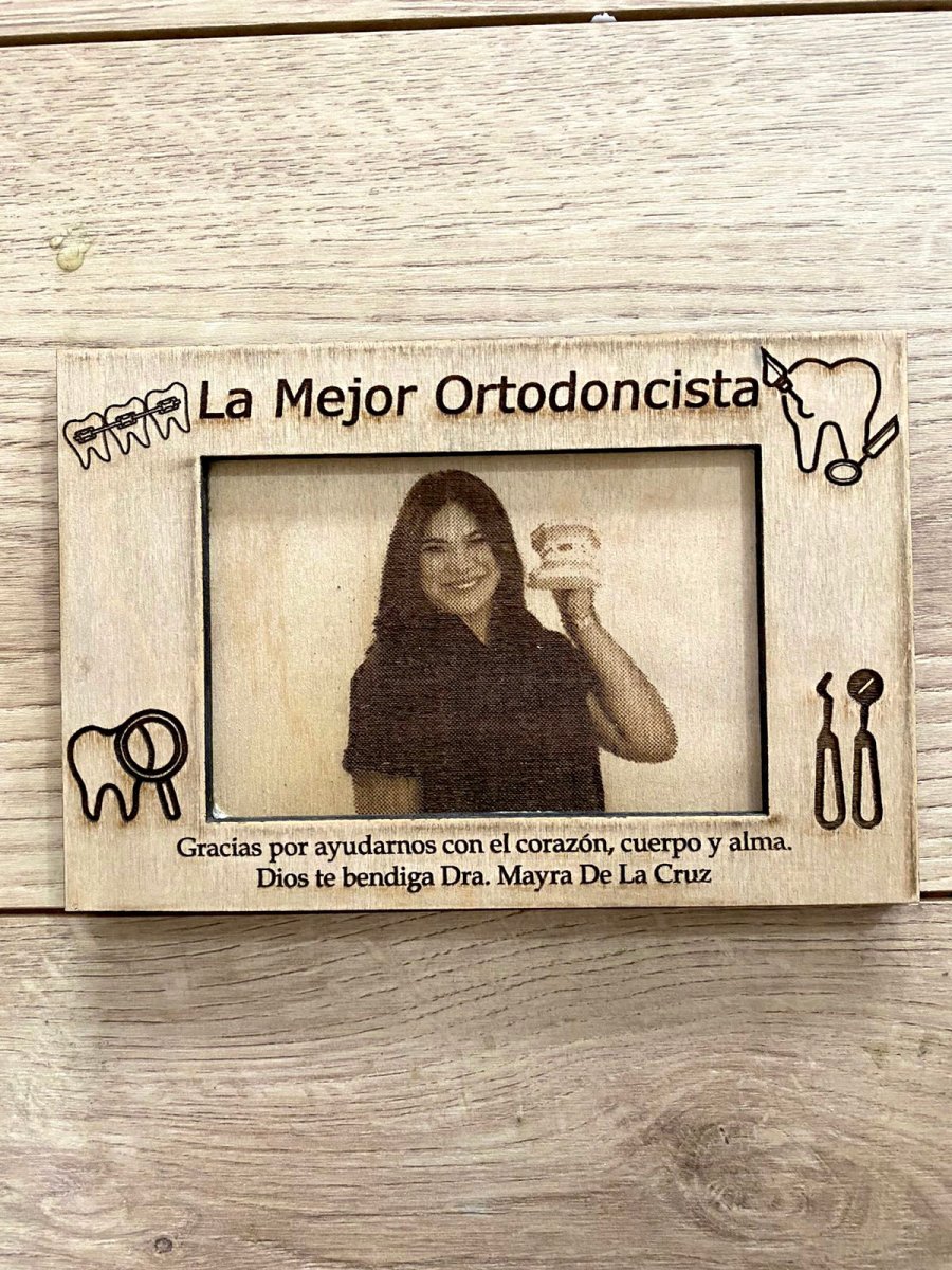 Portarretrato personalizado artesanal en madera