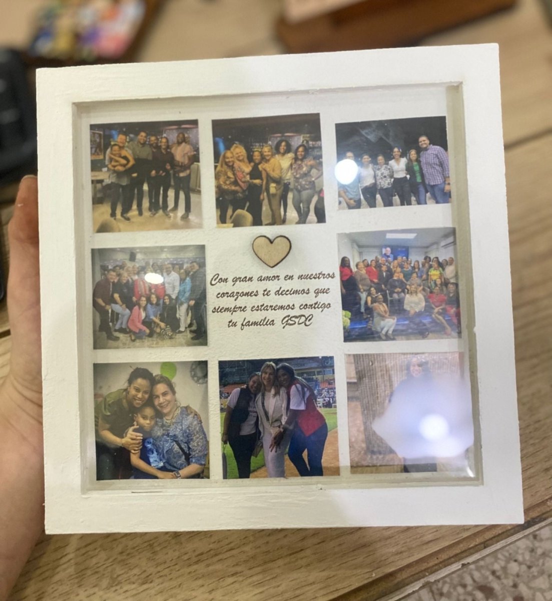 Portarretrato personalizado en madera grabada