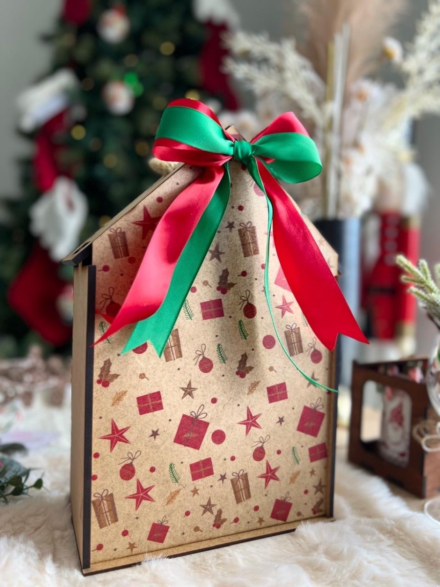 Regalo personalizado: portavino de madera con cinta y grabado