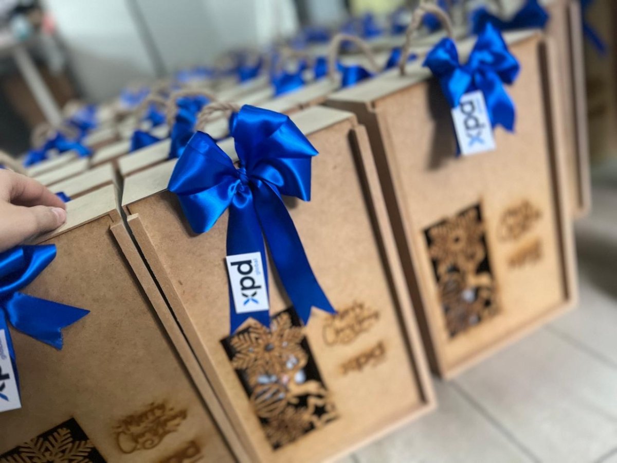 Portavino con lazo decorativo