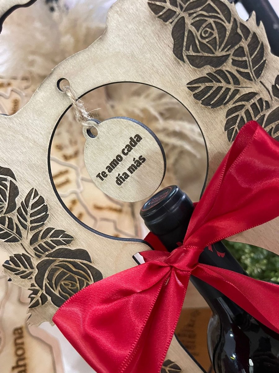 Portavino de madera personalizado para regalo con lazo - Felt Craft RD