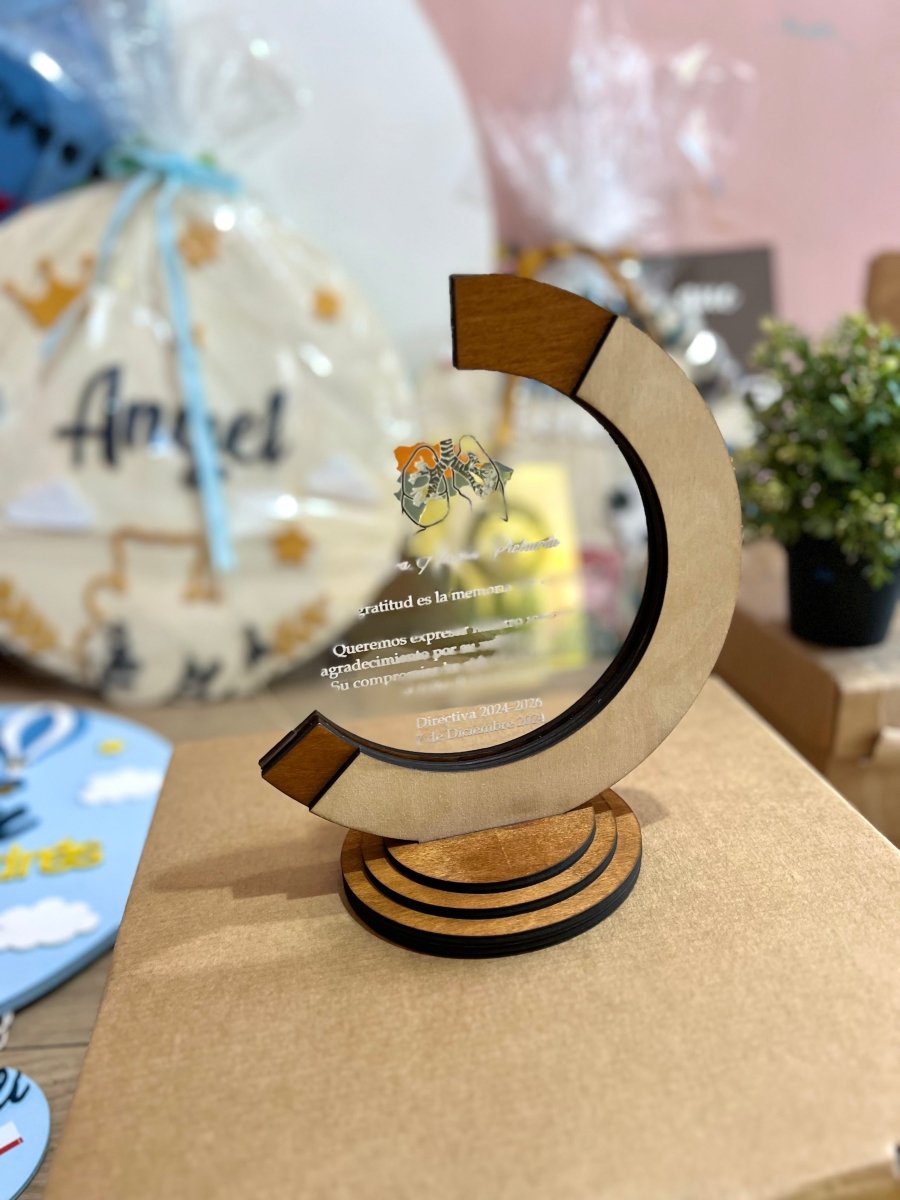 Reconocimiento en madera y acrilico - Felt Craft RD