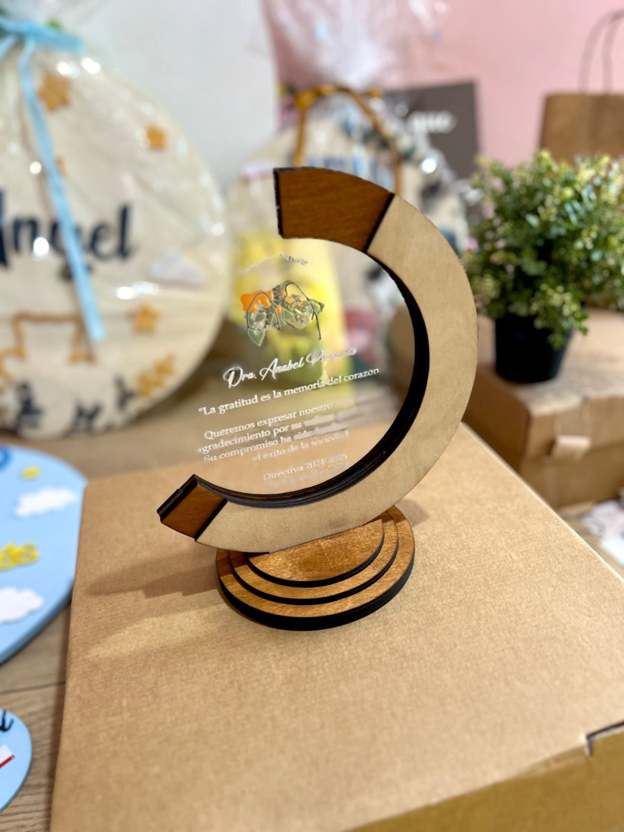 Reconocimiento en madera y acrilico - Felt Craft RD