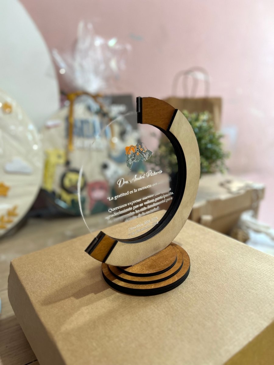 Reconocimiento en madera y acrilico - Felt Craft RD