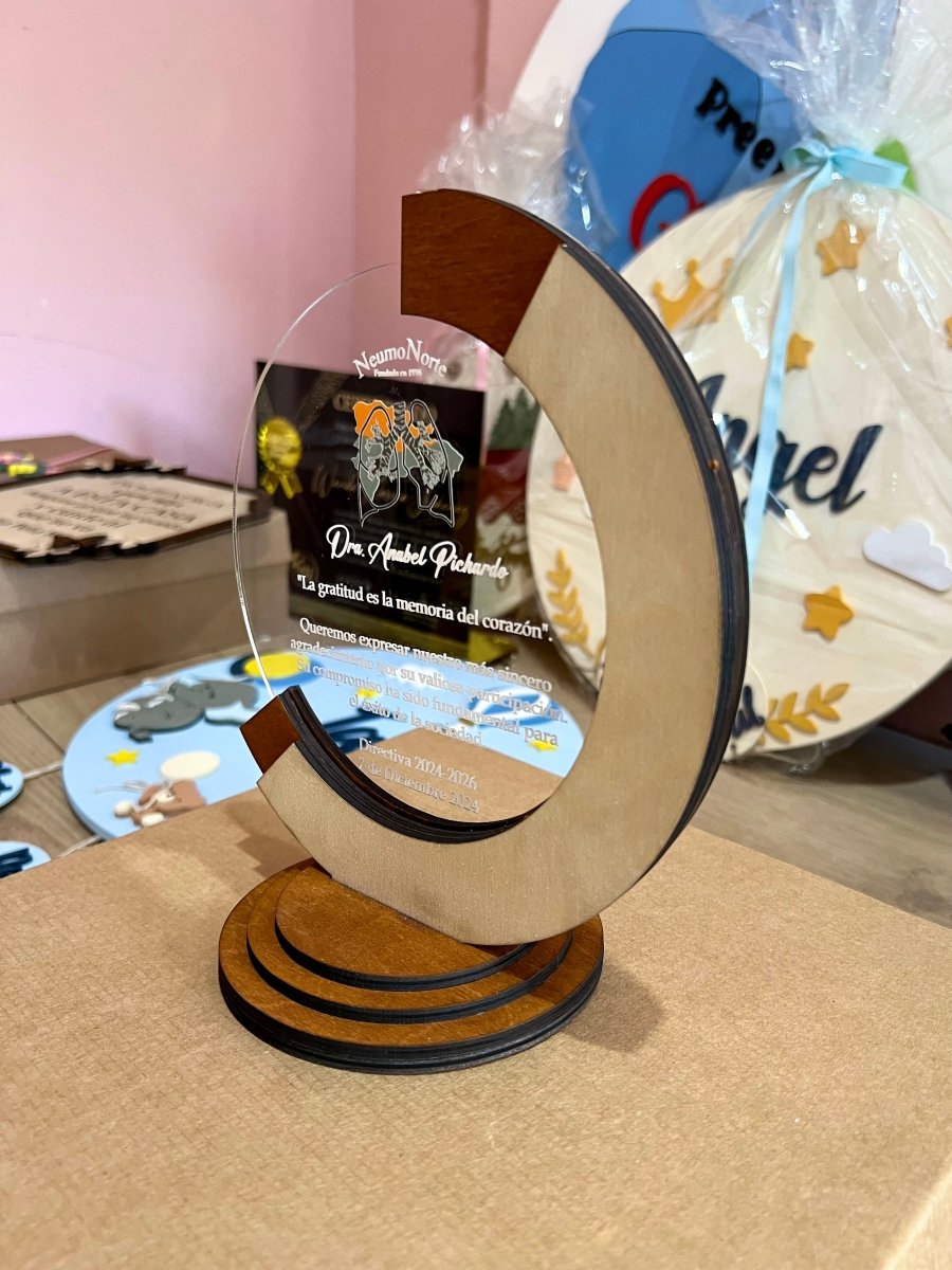Reconocimiento en madera y acrilico - Felt Craft RD