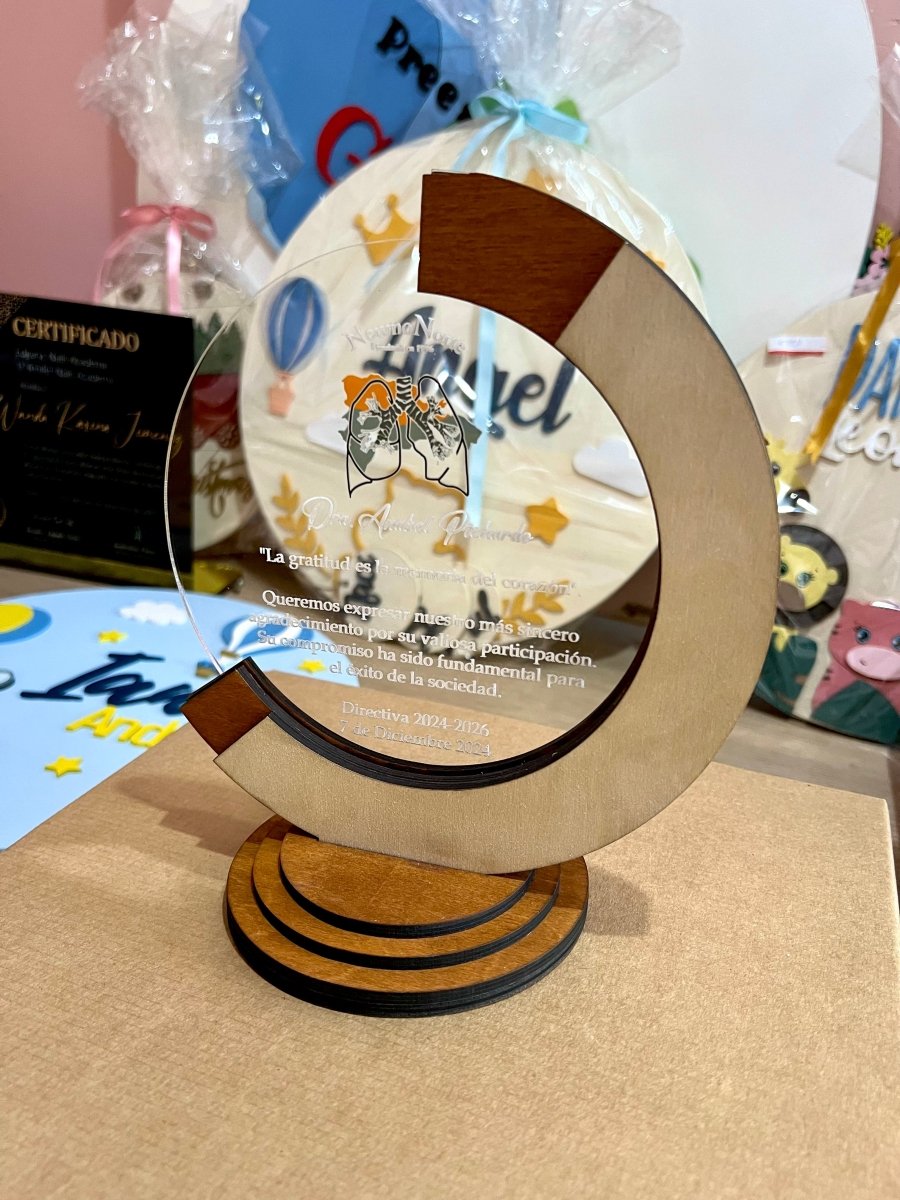 Reconocimiento en madera y acrilico - Felt Craft RD