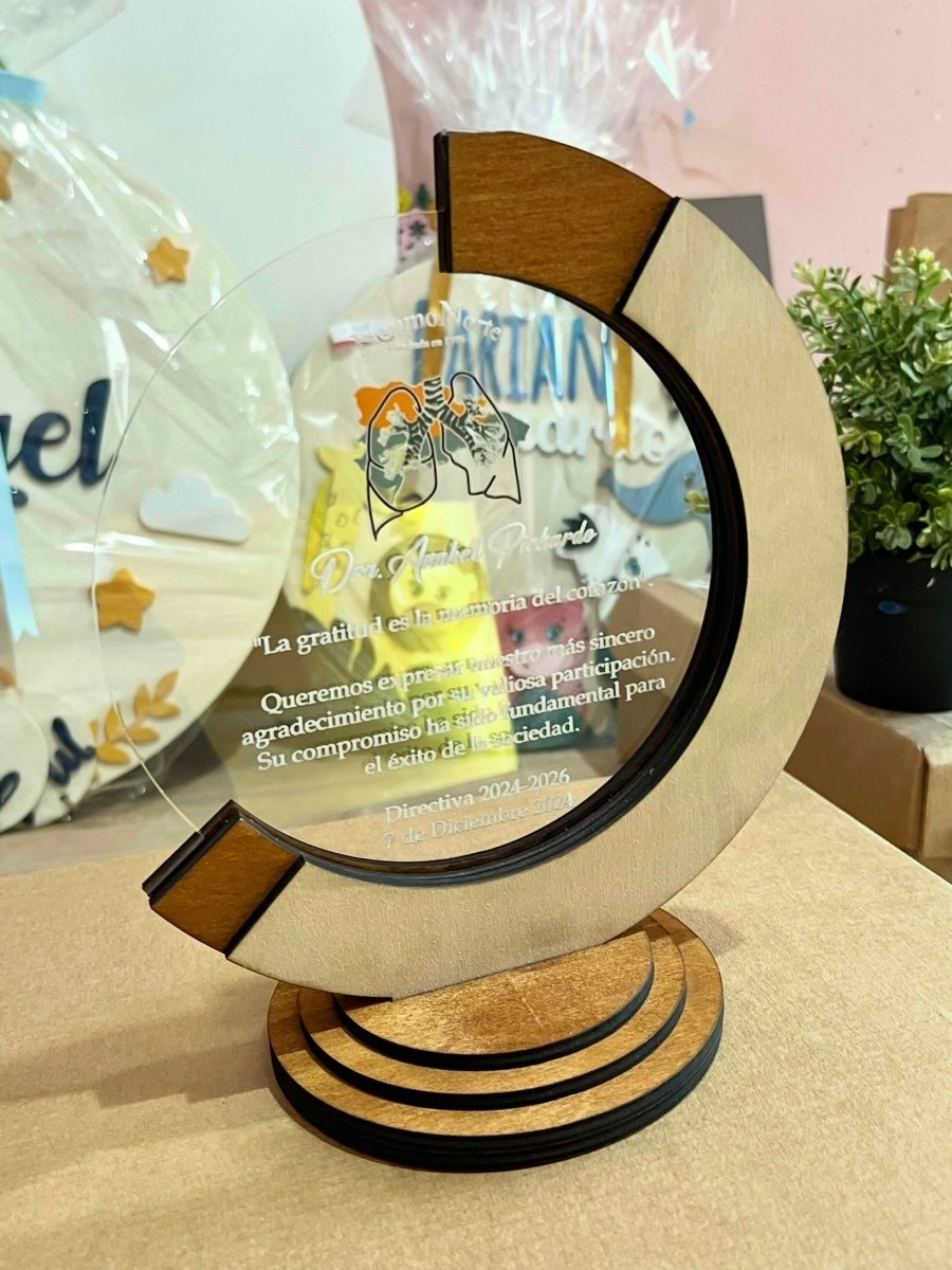 Reconocimiento en madera y acrilico - Felt Craft RD