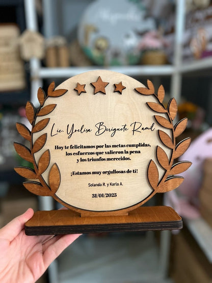Reconocimiento en madera y acrílico personalizado 12x5 pulgadas.