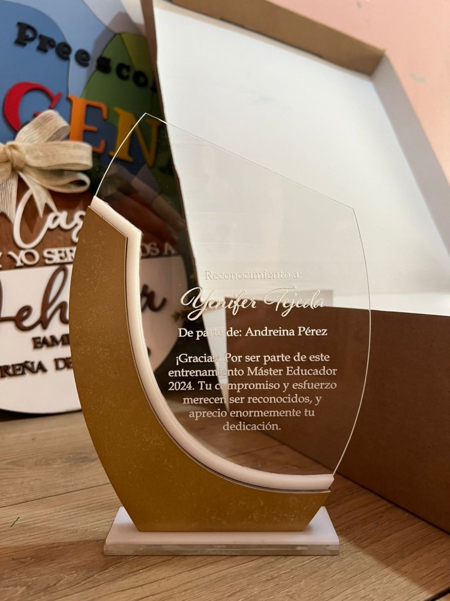 Reconocimiento en madera y acrilico personalizado Republica dominicana - Felt Craft RD