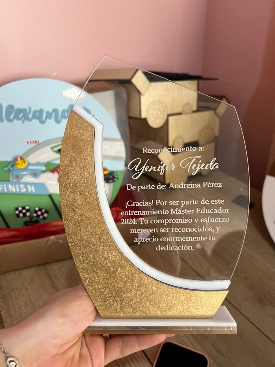 Reconocimiento en madera y acrilico personalizado Republica dominicana - Felt Craft RD